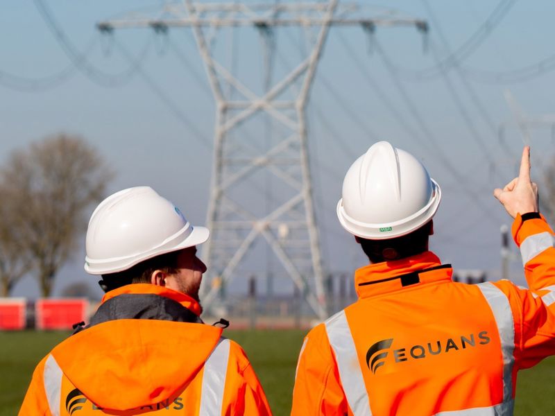 oplossingen-smart-grid-flevoland-collegas-equans-elektriciteitspaal-2000x932.jpg